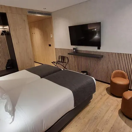 酒店 Principe Avila 4*